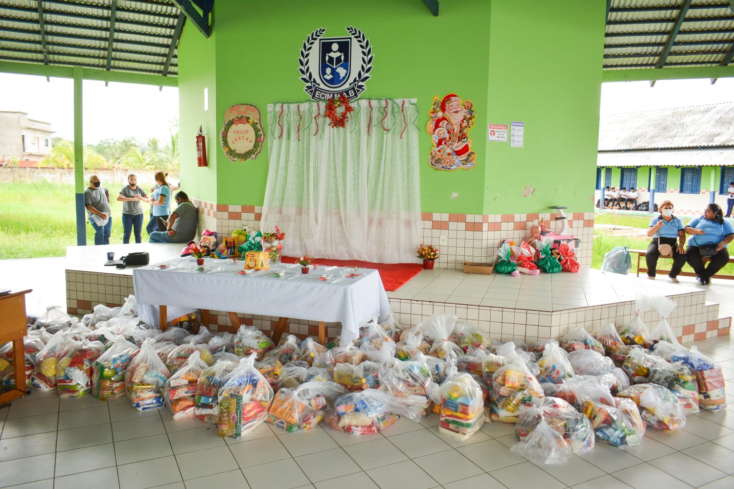 Escola Cívico-Militar de Cruzeiro do Sul doa mais de duas toneladas de alimentos para alunos