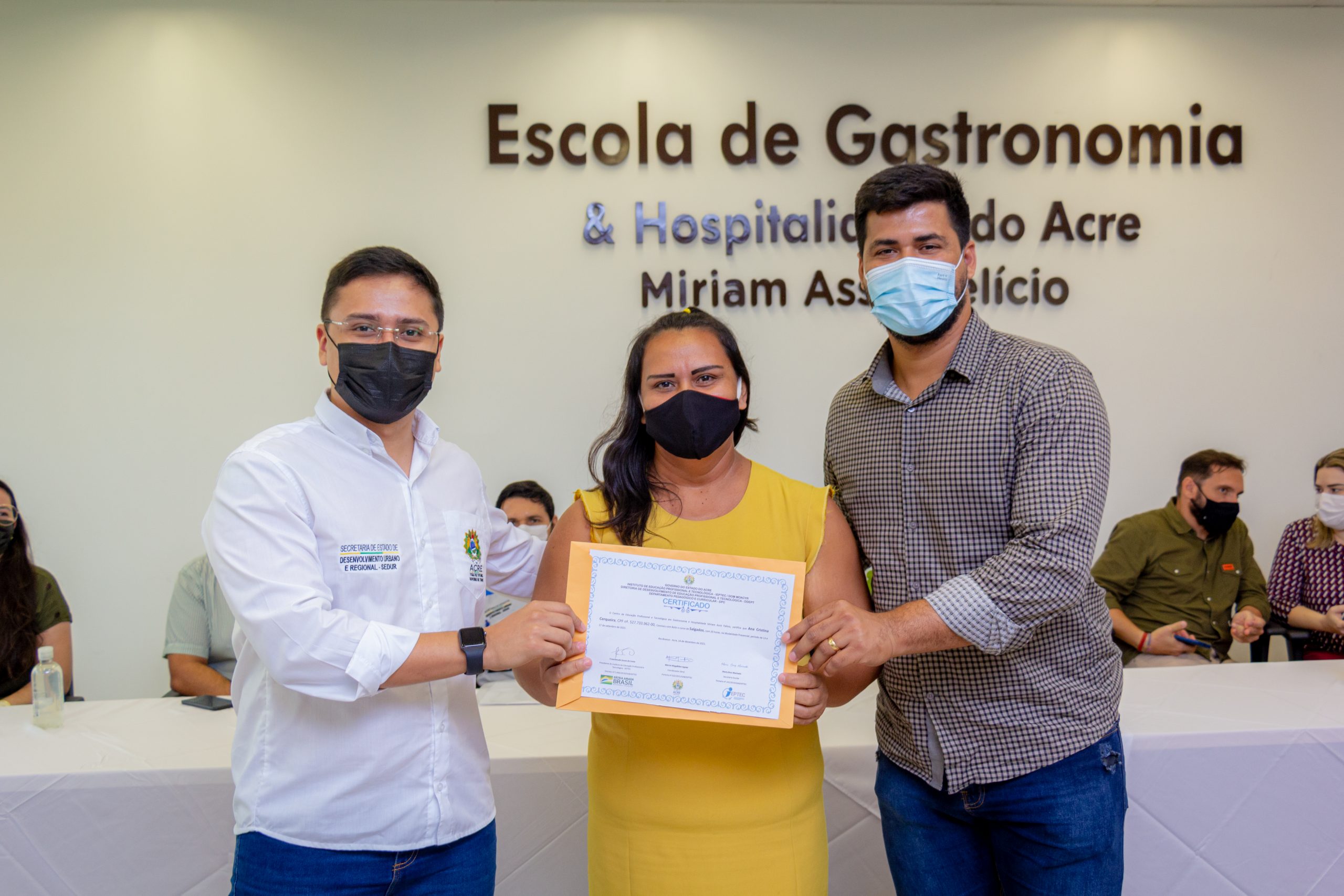 Estado entrega certificados de qualificação profissional a moradores do loteamento Andirá