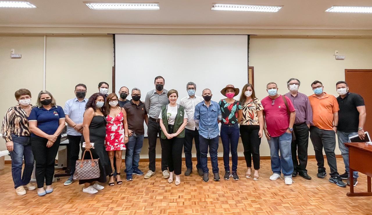 Educação apresenta abono Fundeb para sindicatos e deputados
