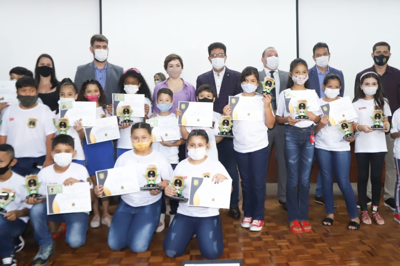 Governador prestigia formatura do Projeto Polícia Civil na Escola