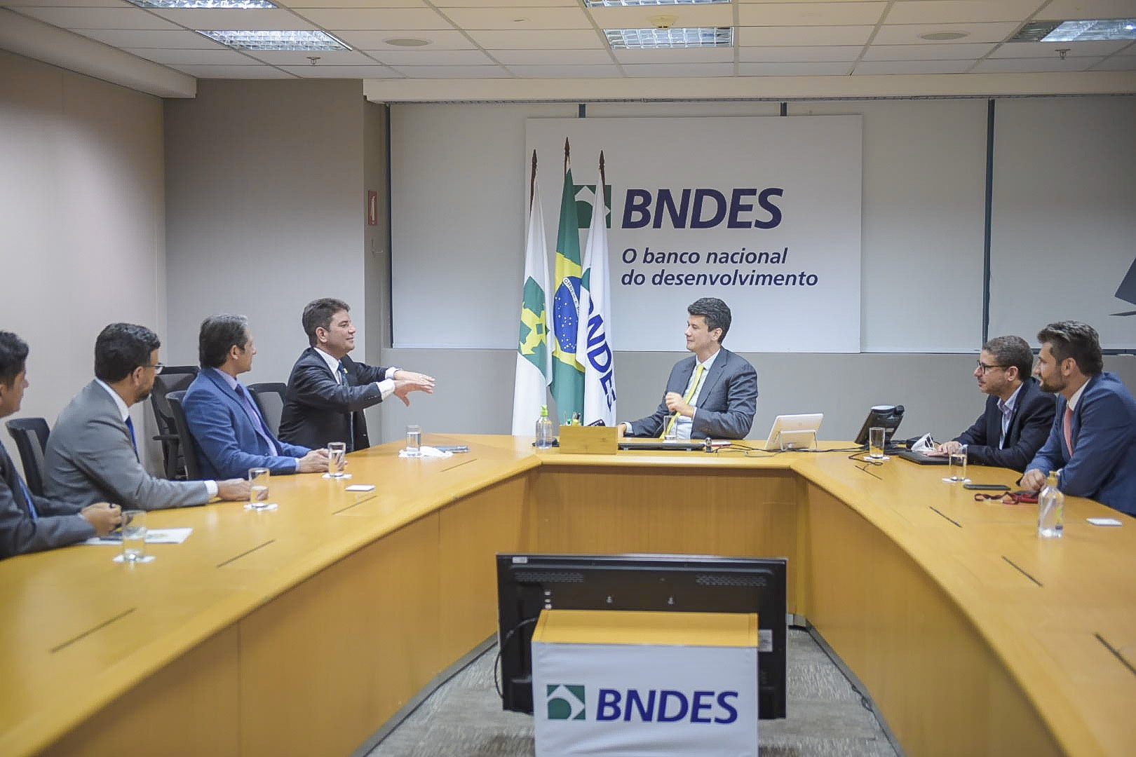 Em Brasília, Gladson Cameli busca investimentos e reafirma parcerias com o BNDES