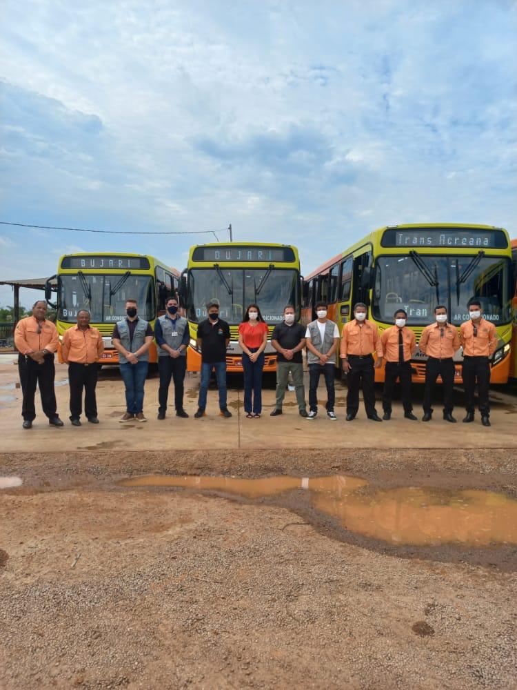 Governo substitui empresa de transporte e novos ônibus garantem segurança e conforto