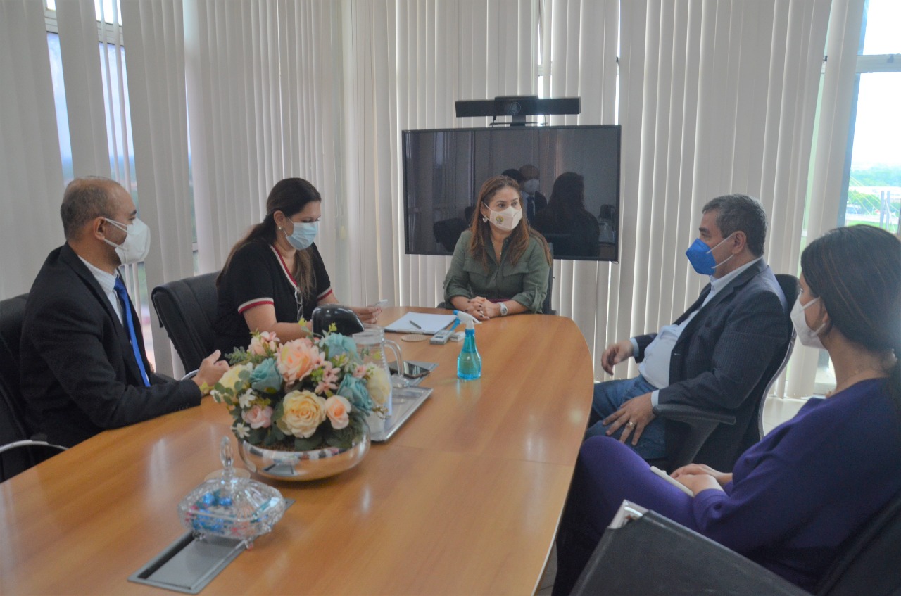 Sesacre apresenta panorama atual dos casos de coronavírus e síndromes gripais à governadora em exercício