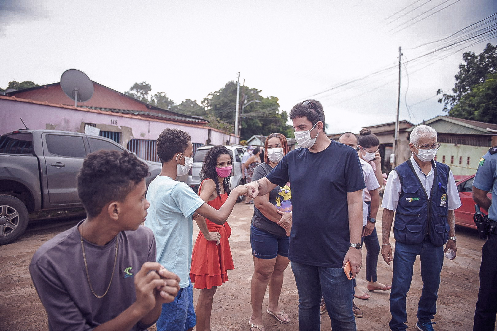 Intervenção do governo do Estado evita desmoronamento de rua e casas em Rio Branco