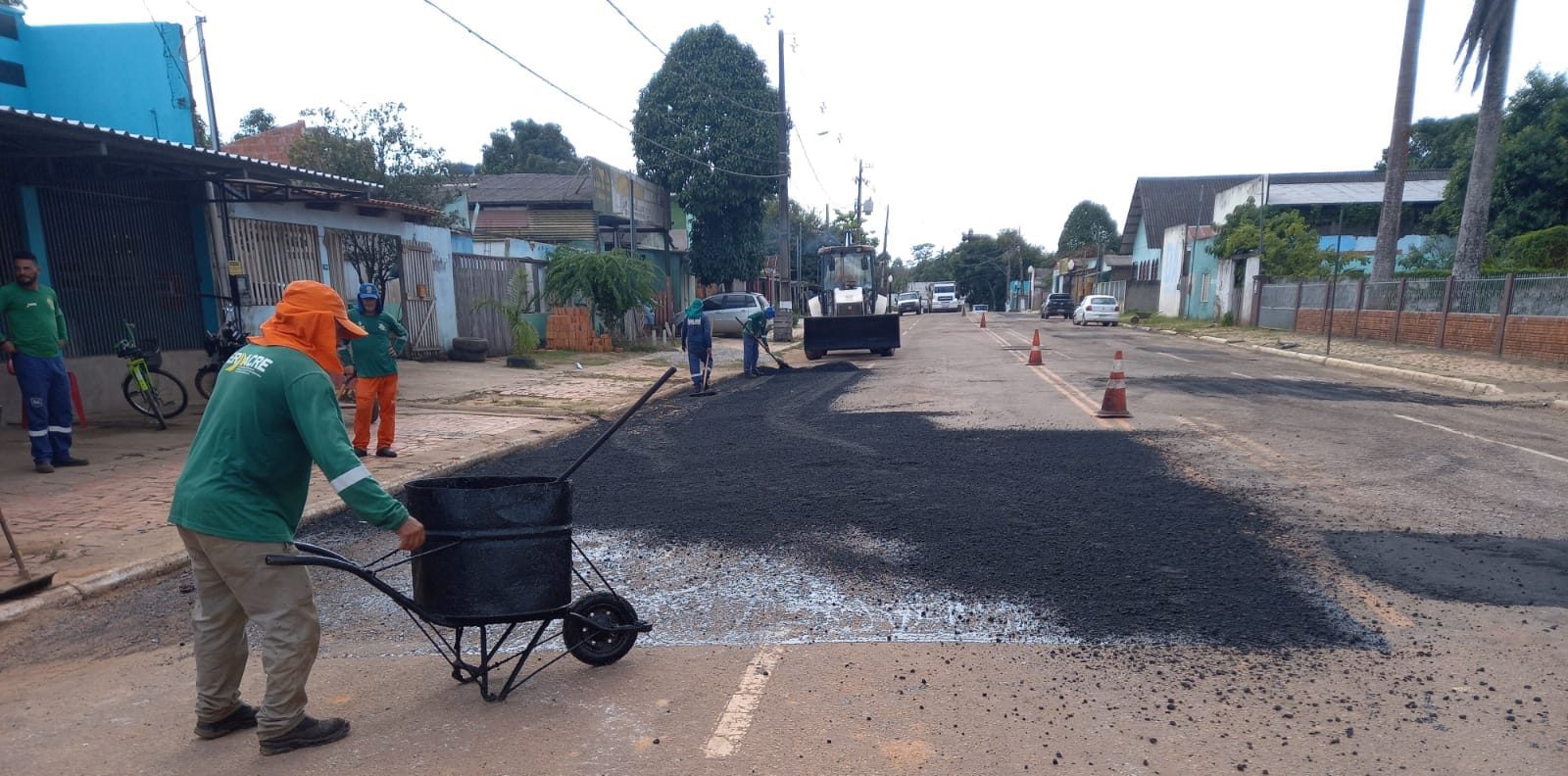 Deracre e Prefeitura de Plácido de Castro realizam operação tapa-buracos no município