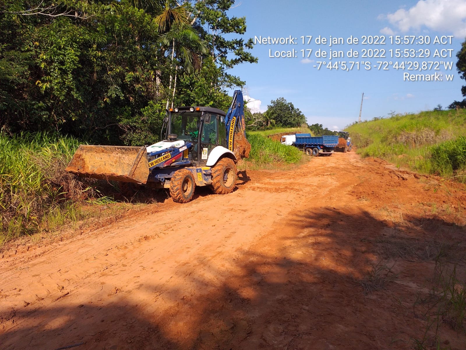 Deracre realiza intervenção no Ramal do Alexandre e garante escoamento da produção de macaxeira e banana, em Rodrigues Alves