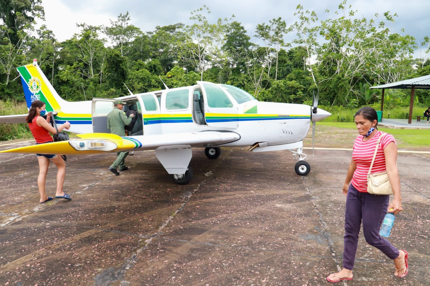 Em Marechal Thaumaturgo, aeronave do Ciopaer realiza transporte de pacientes para Cruzeiro do Sul