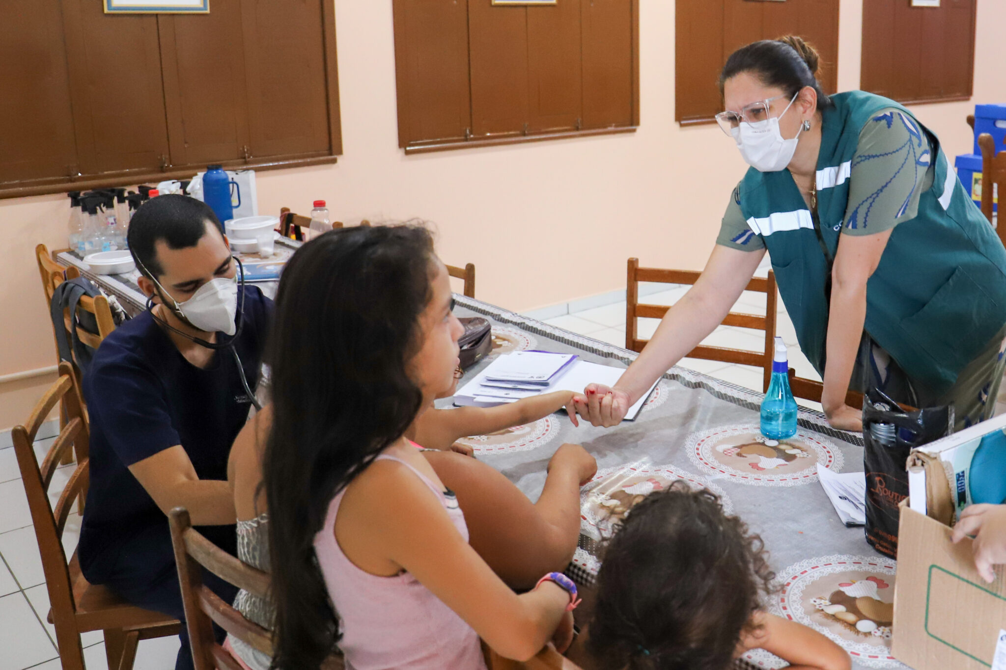 Vítimas das cheias em Cruzeiro do Sul recebem visita da Saúde