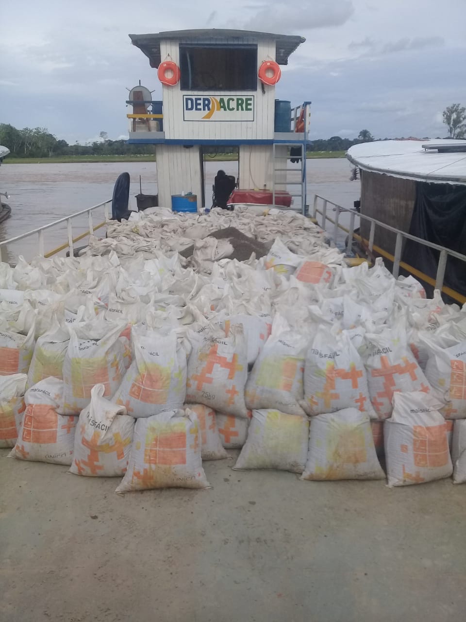 Deracre continua envio de insumos para pista de pouso do aeródromo de Jordão