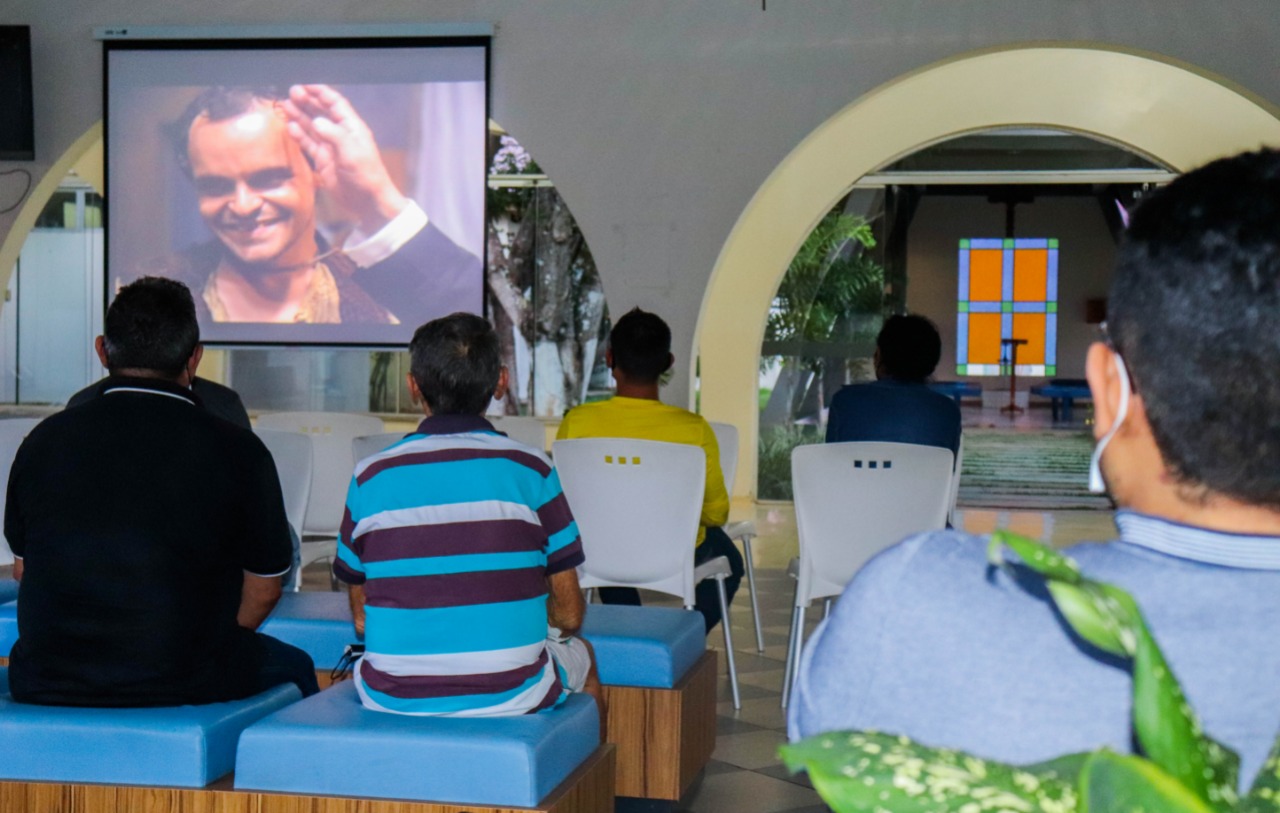 Fundhacre promove bem-estar do paciente com o Cine Saúde