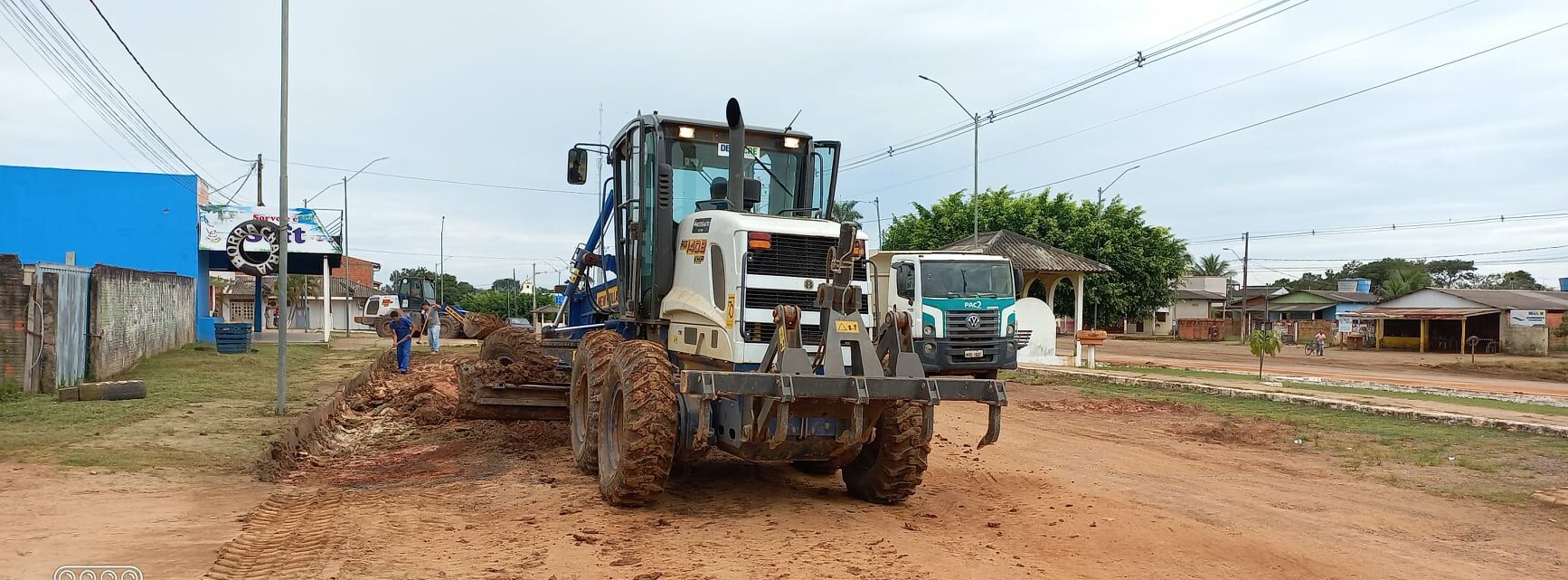 Governo e Prefeitura do Bujari trabalham na limpeza das ruas da cidade