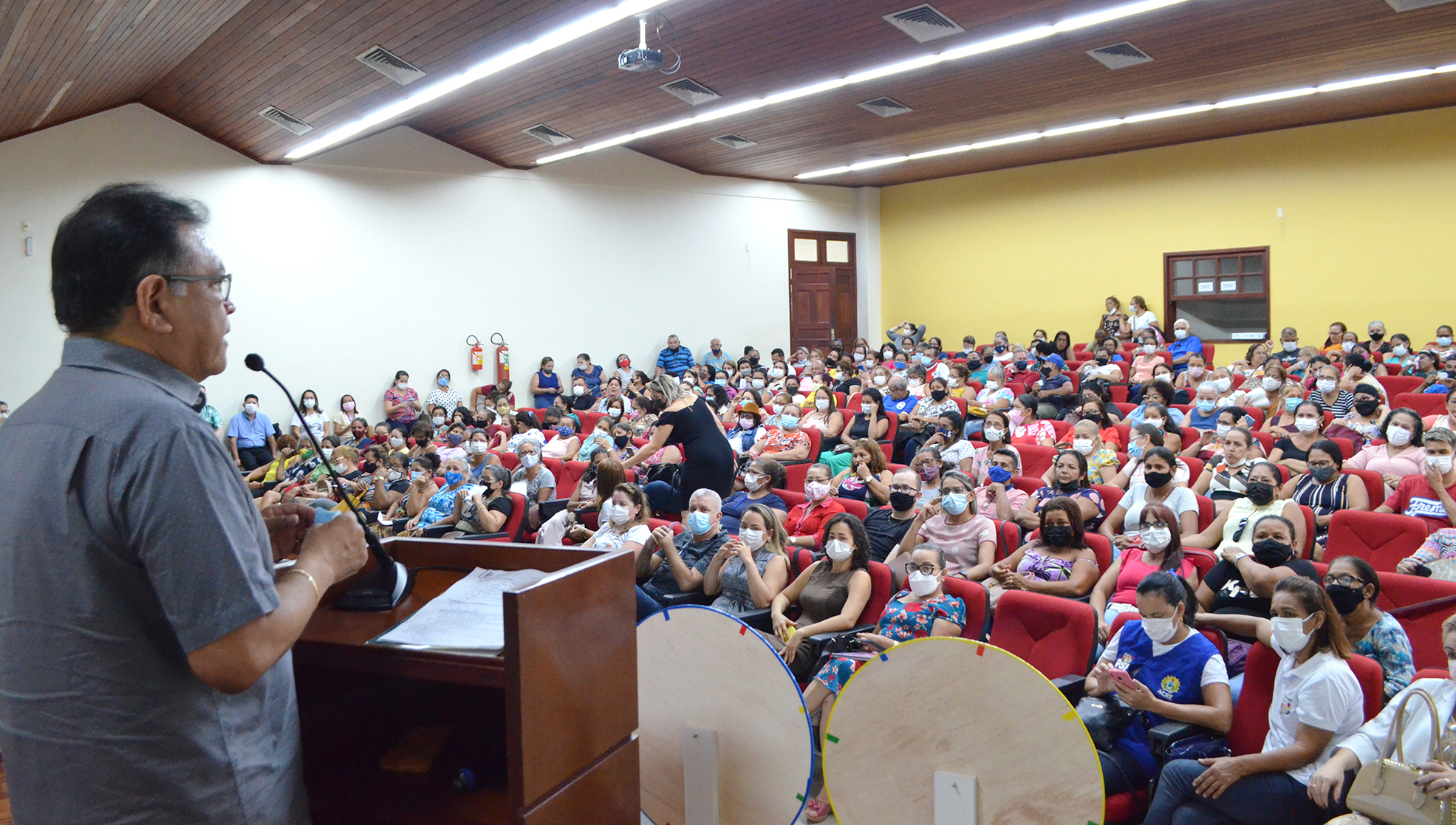 Educação promove aula inaugural do curso de qualificação para assistentes escolares