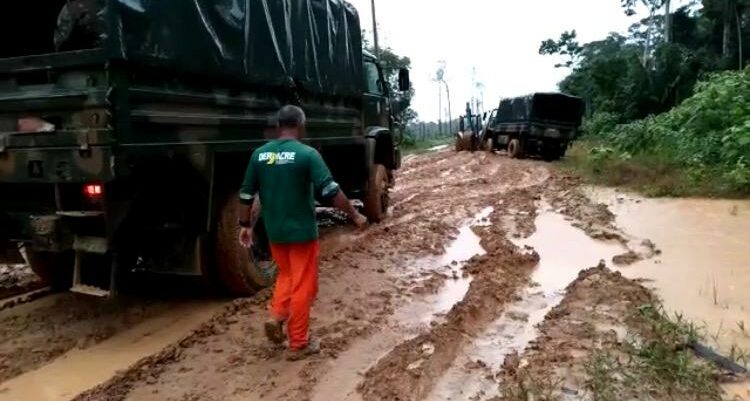 Deracre garante apoio logístico no resgate de viaturas do Comando de Fronteira no Juruá