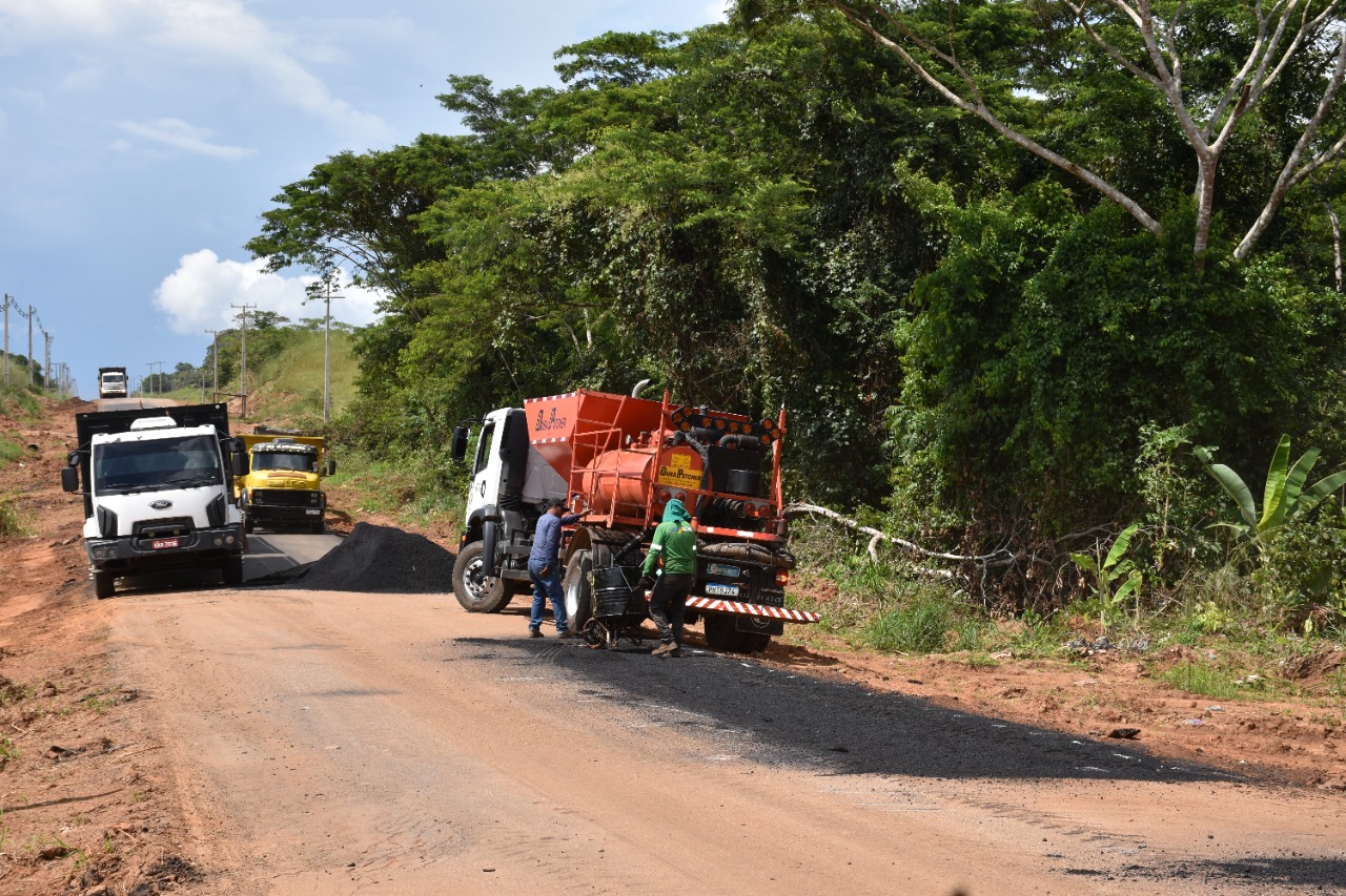 Estado realiza manutenção no km 14 da Transacreana, em Rio Branco