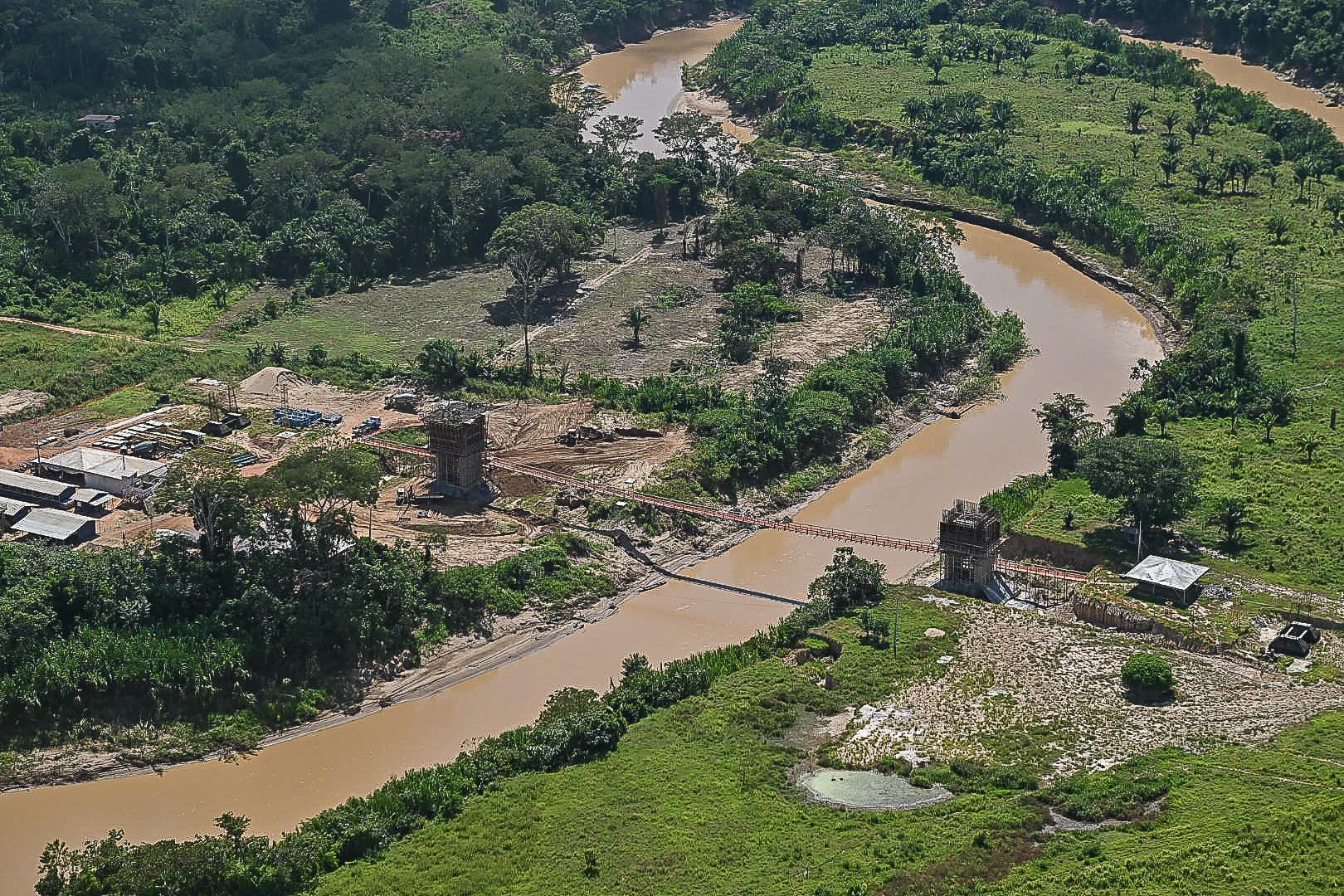 Construção de superestrutura da ponte do anel viário de Brasileia e Epitaciolândia é intensificada