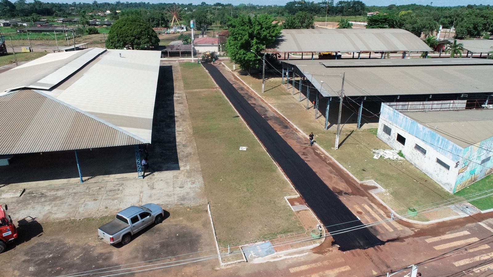 Deracre executa operação tapa-buraco nas vias do Parque de Exposições