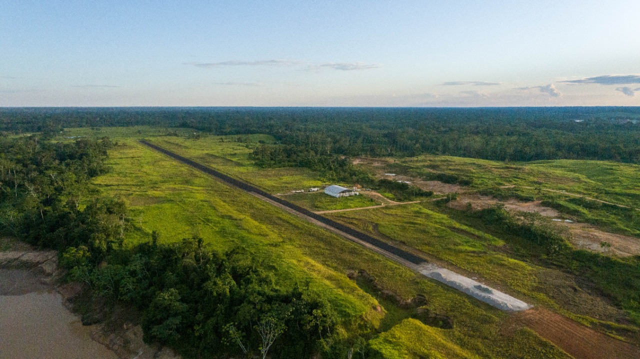 Governo conclui operação tapa-buraco na pista de pouso do aeródromo de Manoel Urbano