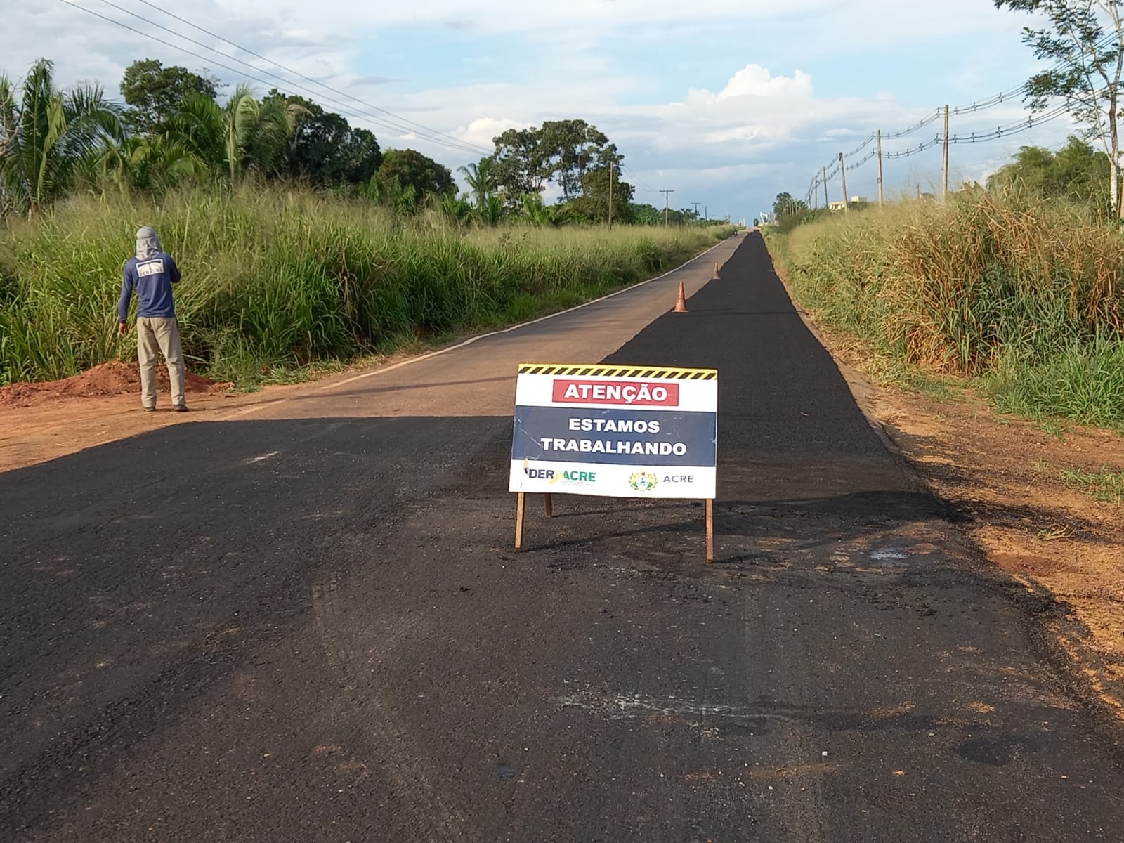 Governo realiza manutenção de pontos críticos da Transacreana em Rio Branco