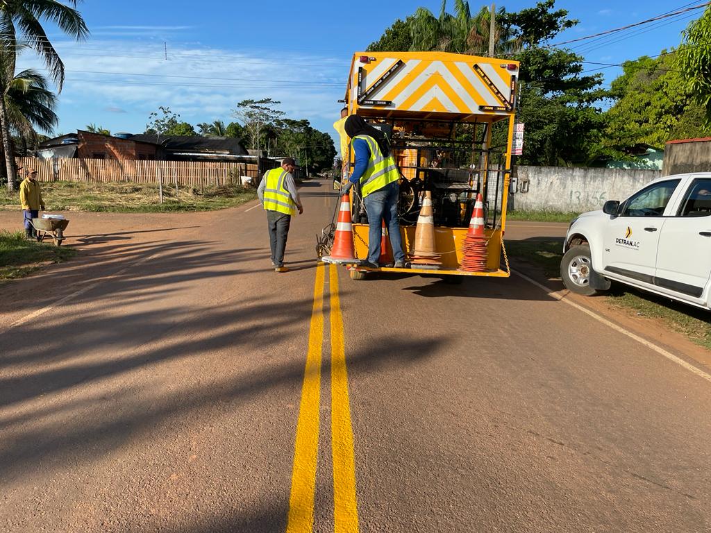 Detran realiza serviços de engenharia de trânsito em Plácido de Castro, Assis Brasil e Senador Guiomard