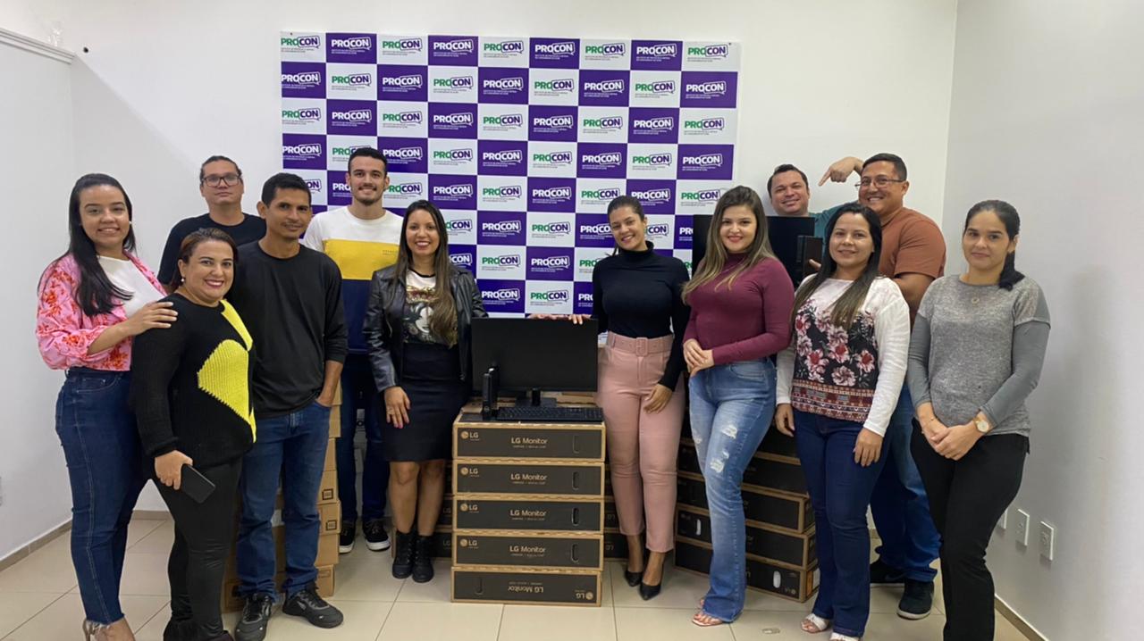 Procon entrega 33 novos computadores a servidores para melhoria do desempenho