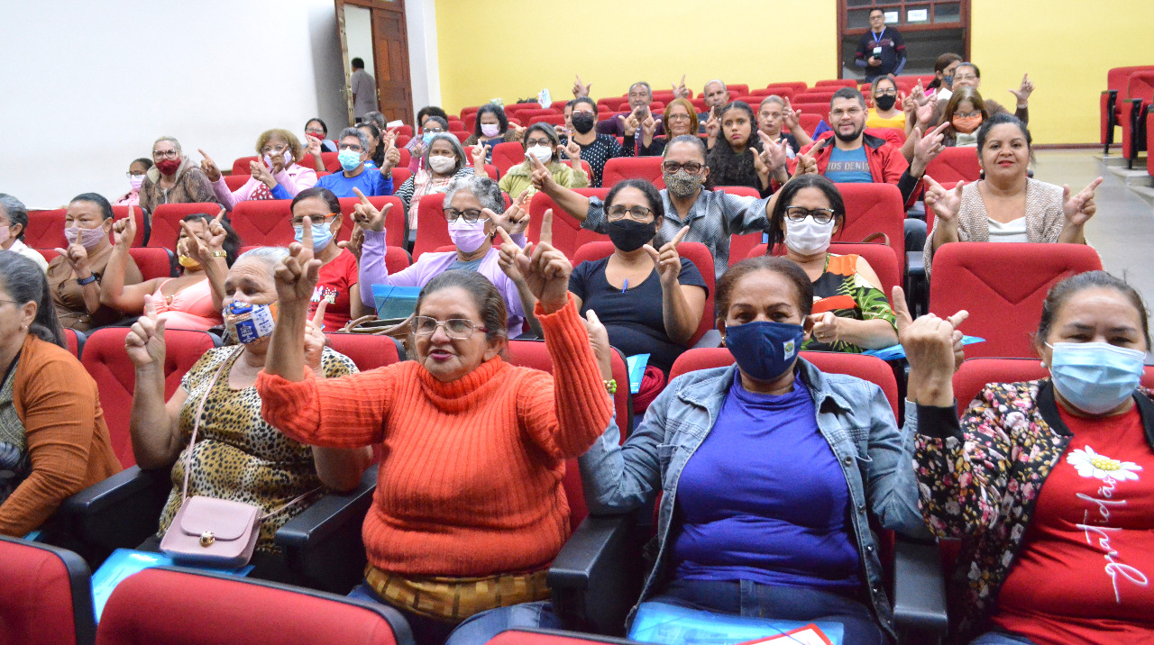 Assistentes escolares de Rio Branco participam de formação continuada