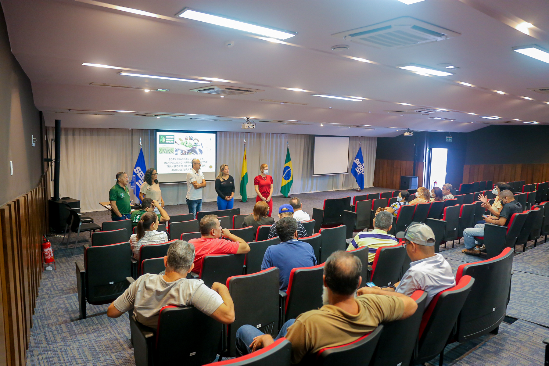 Técnicos da Emater realizam treinamento sobre colheita de hortaliças para segurança alimentar
