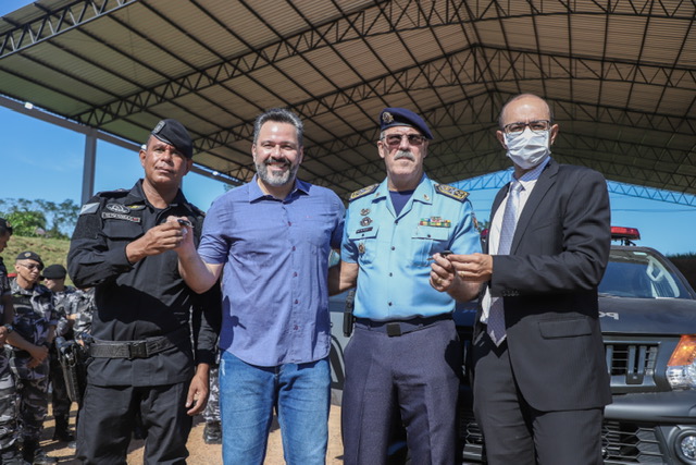 Governo entrega viaturas e reinaugura estande de tiro da Polícia Militar