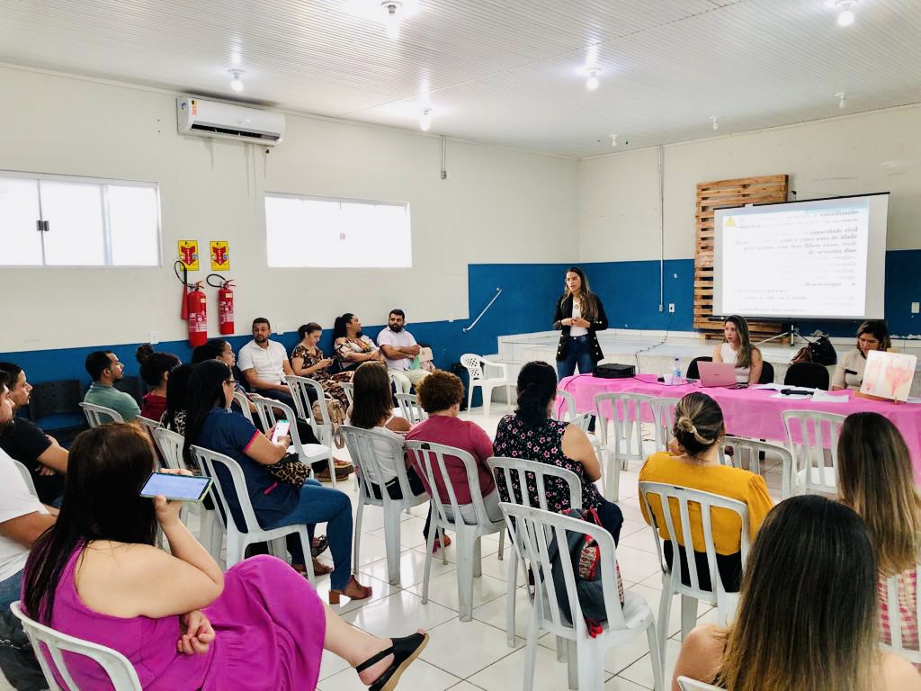 Saúde encerra ações do mês de saúde da mulher com capacitação em Cruzeiro do Sul