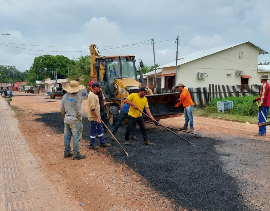 Governo e Prefeitura de Feijó avançam com operação tapa-buraco no Bairro Segundo Distrito