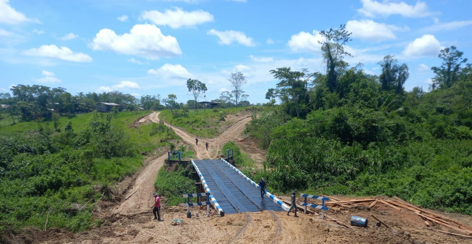 Estado e Prefeitura de Sena Madureira reformam ponte no ramal do km 40