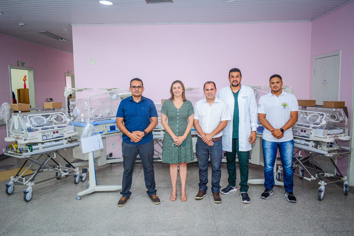 Estado entrega incubadoras para maternidade em Cruzeiro do Sul