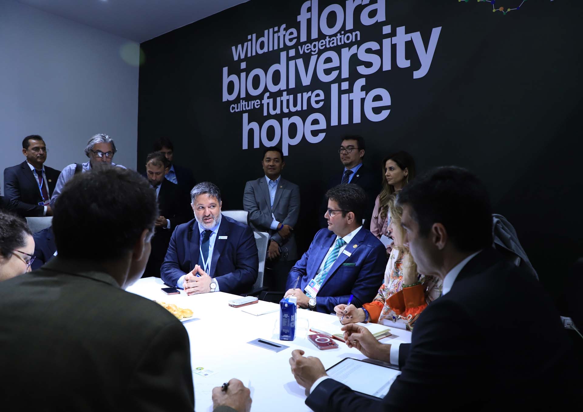 Governador Gladson Cameli se reúne com representantes do governo americano e propõe projeto para ampliar o desenvolvimento sustentável