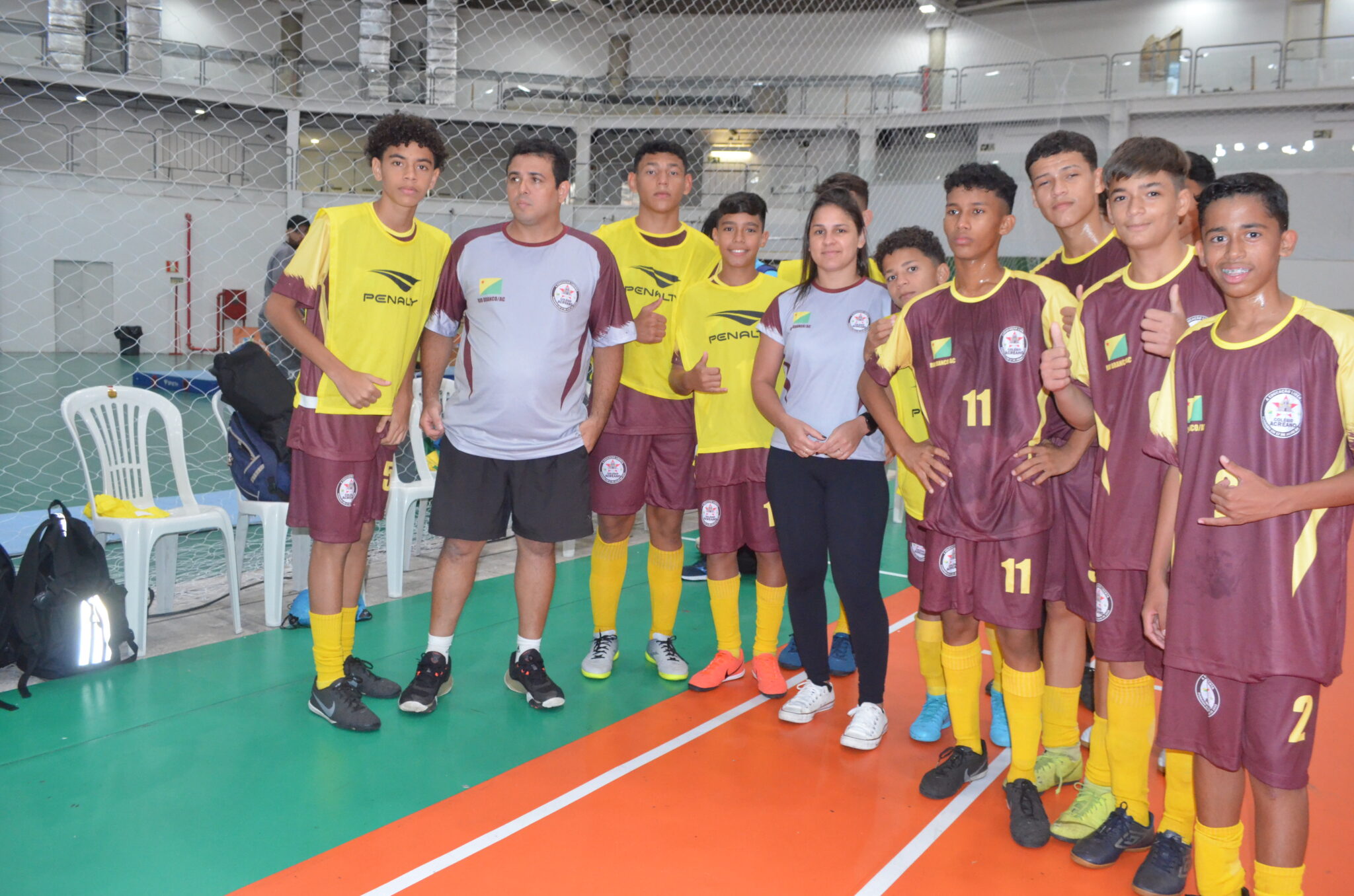 Futsal masculino vence e se classifica para as semifinais