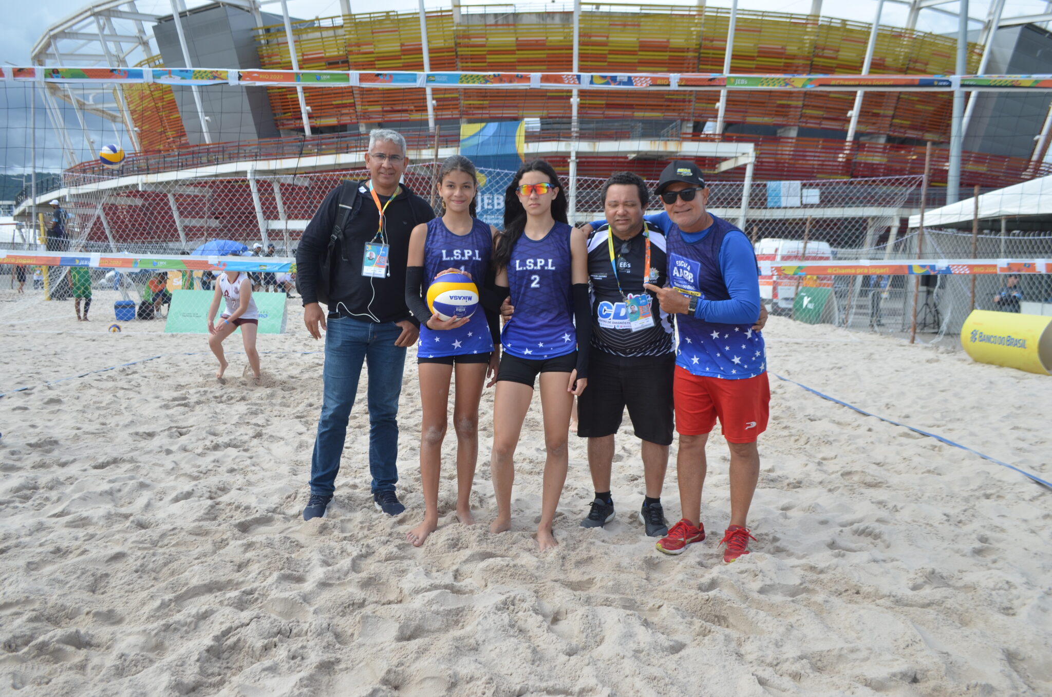 Vôlei de praia feminino perde, mas se classifica para a série bronze
