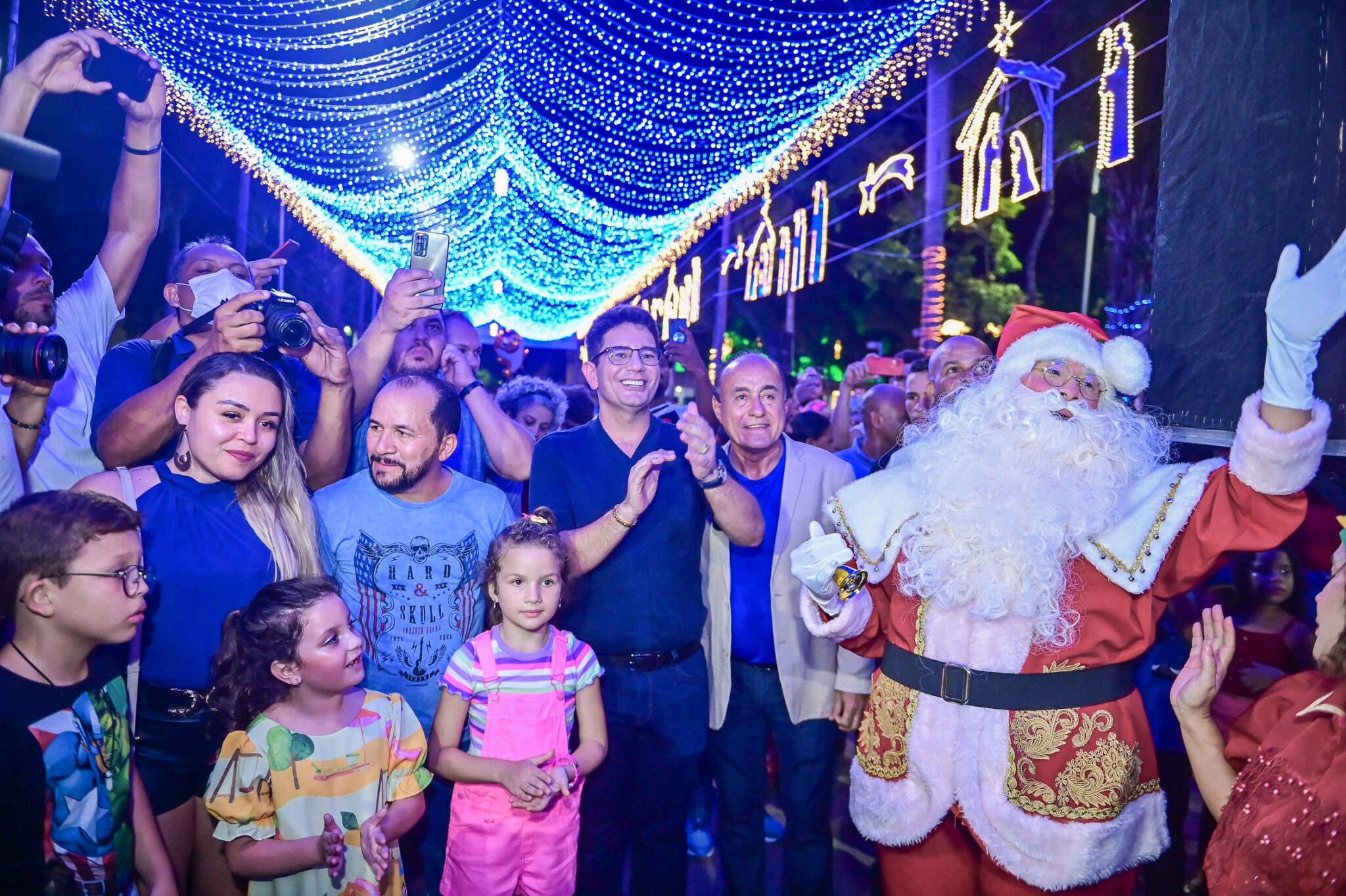 Governador Gladson Cameli prestigia o acender das luzes natalinas no Centro de Rio Branco