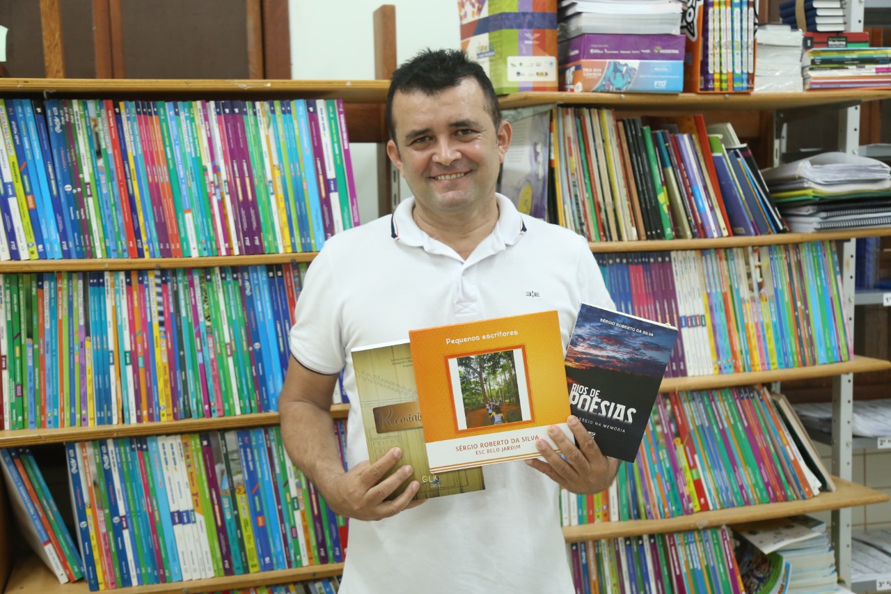 Professor da rede pública do Estado conta sua história de superação em livro de poesias