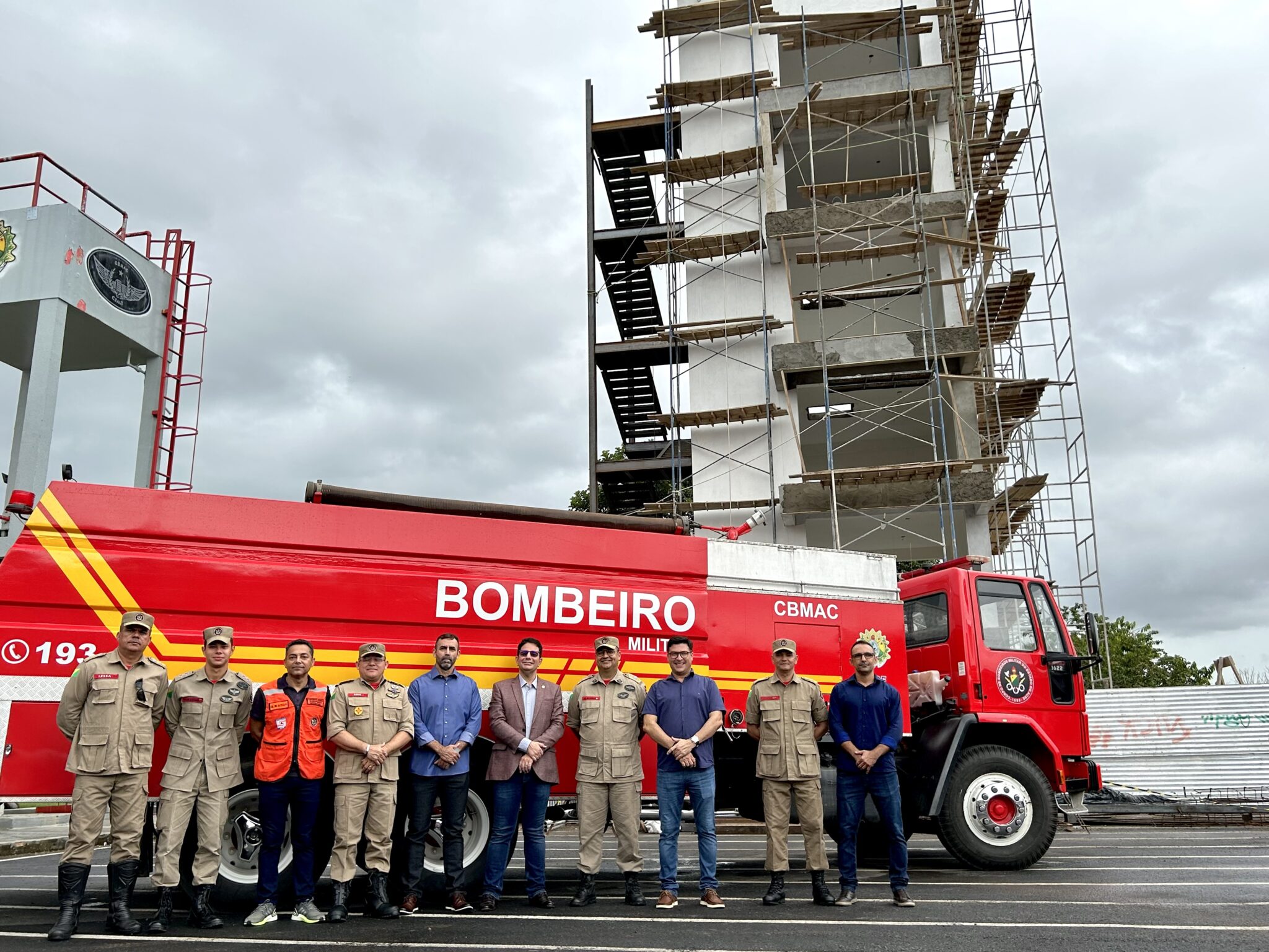 Governo vistoria fase final da construção da torre de treinamento do Corpo de Bombeiros