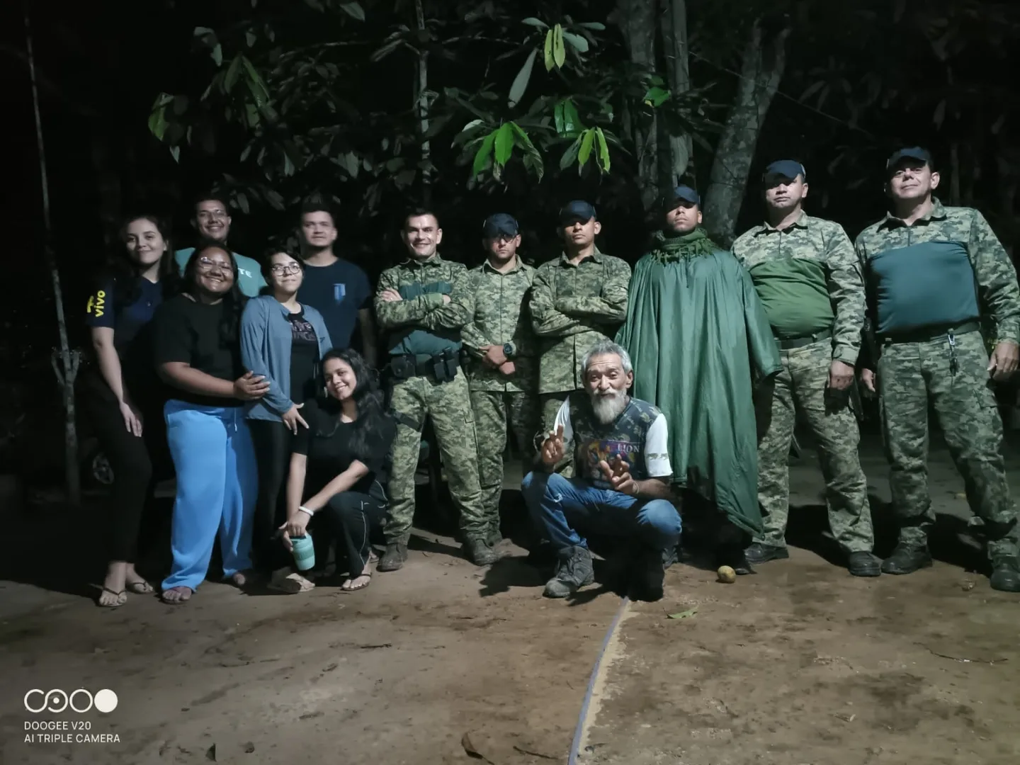 Militares estaduais ministram instruções de sobrevivência em ambiente de selva para universitários