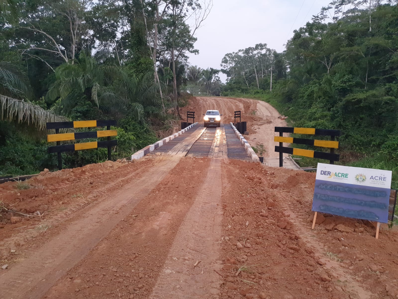 Em Xapuri, governo constrói ponte estaqueada de 32 metros no ramal Novo Catête