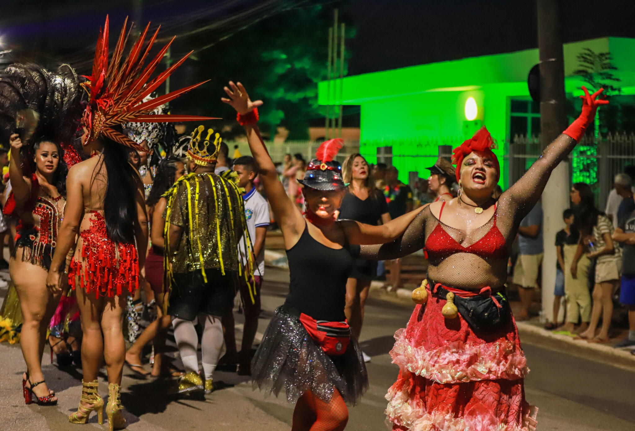 Desfile de blocos do Carnaval da Família leva alegria para Avenida Getúlio Vargas, em Rio Branco