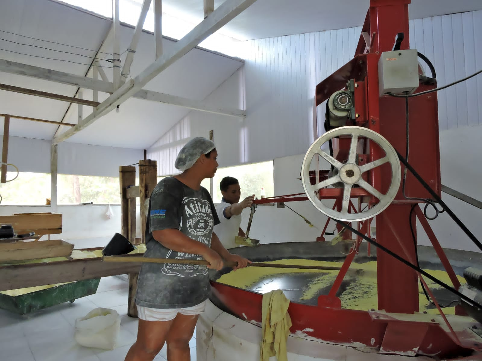 Governo e Sebrae fomentam cadeia produtiva de farinha em comunidades rurais de Cruzeiro do Sul