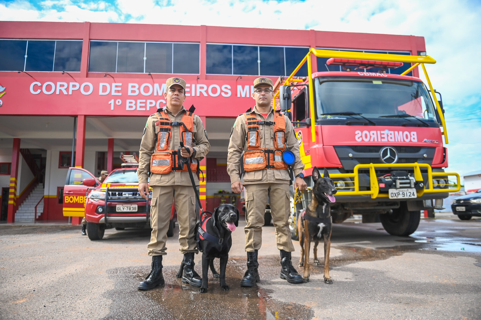 Corpo de Bombeiros do Acre cadastra equipe de resgate com animal para ajudar em missões internacionais