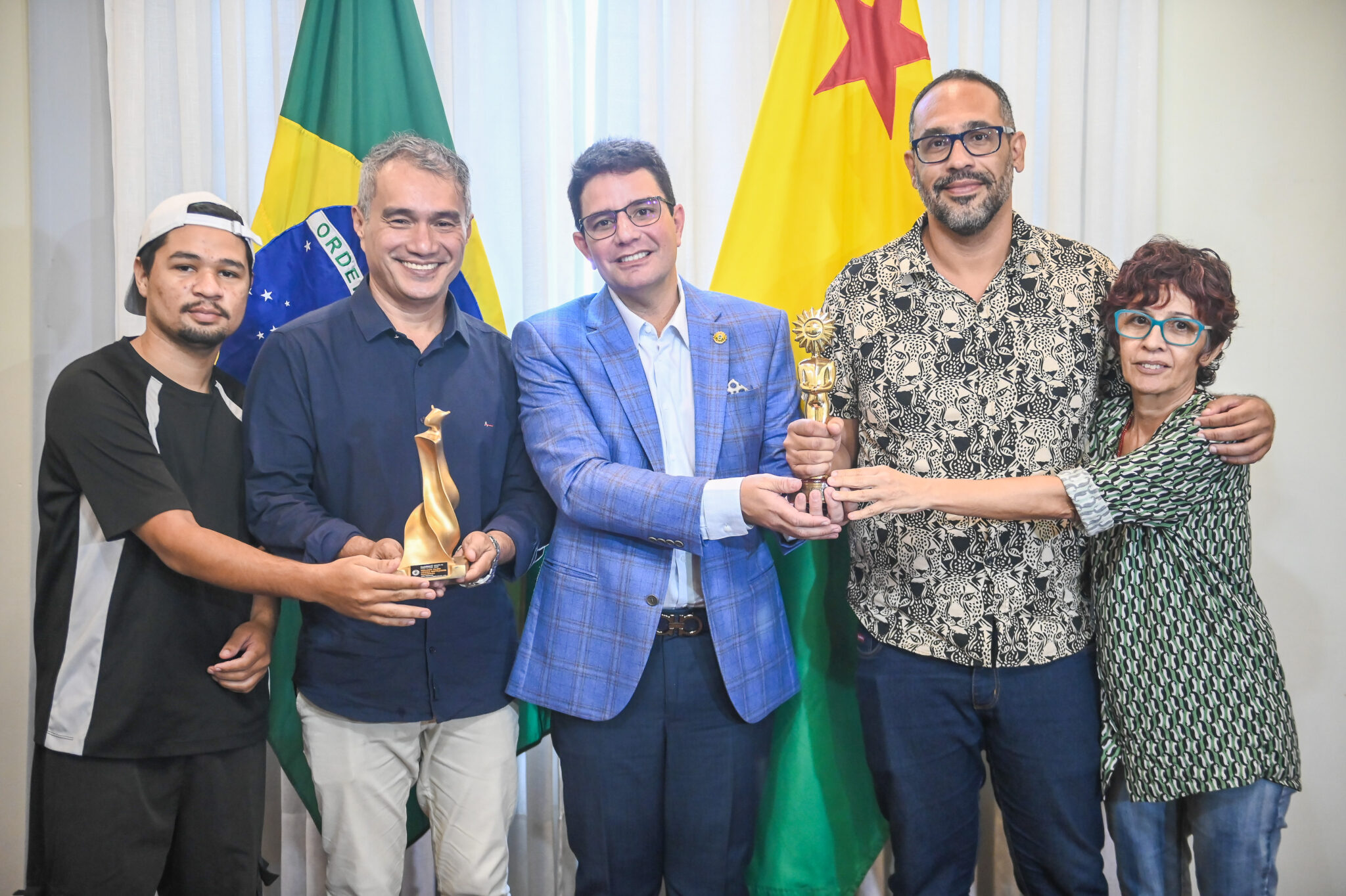 Governador se encontra com produtores do premiado longa-metragem acreano Noites Alienígenas