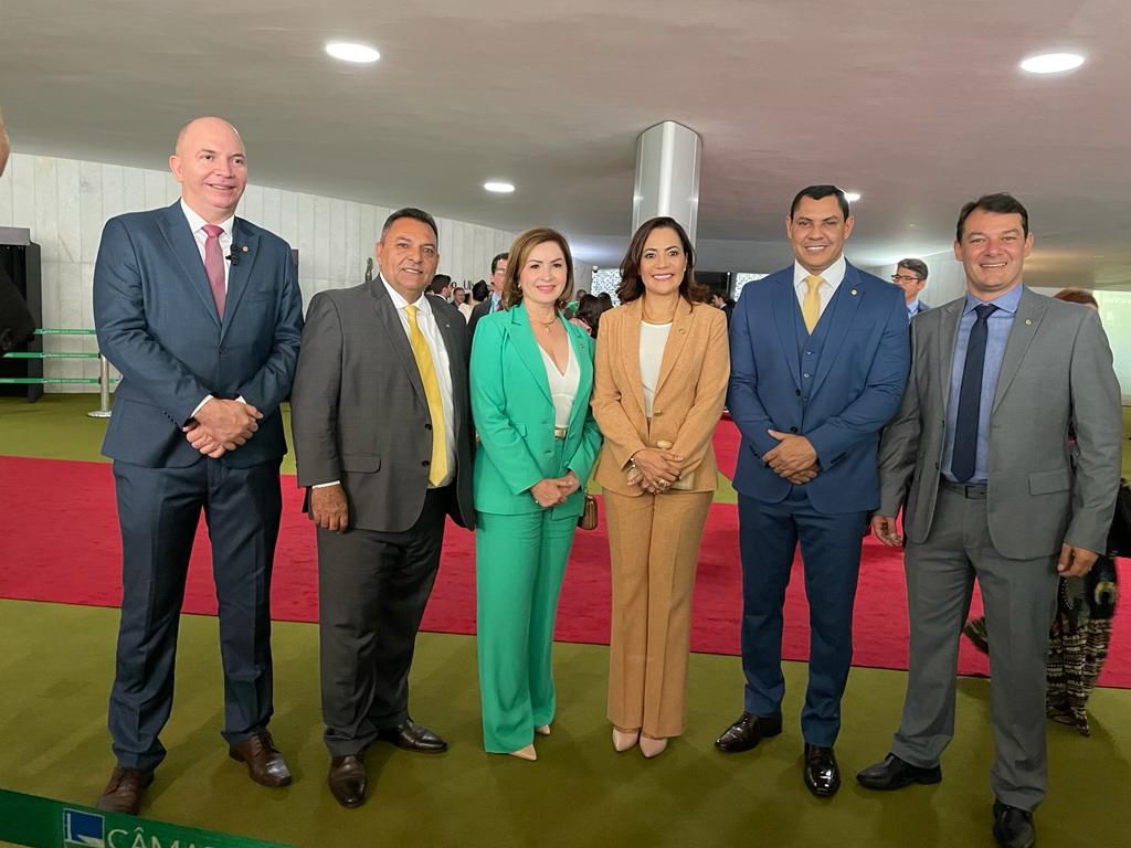 “Momento de celebrar a união pelo Acre”, diz vice-governadora Mailza na posse dos deputados federais acreanos
