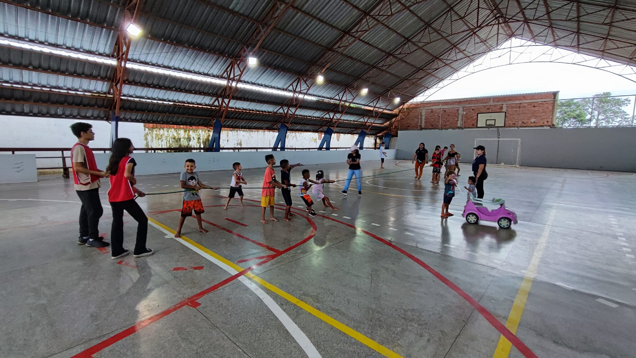 Eficiência no atendimento marca acolhida aos abrigados na Escola Humberto Soares