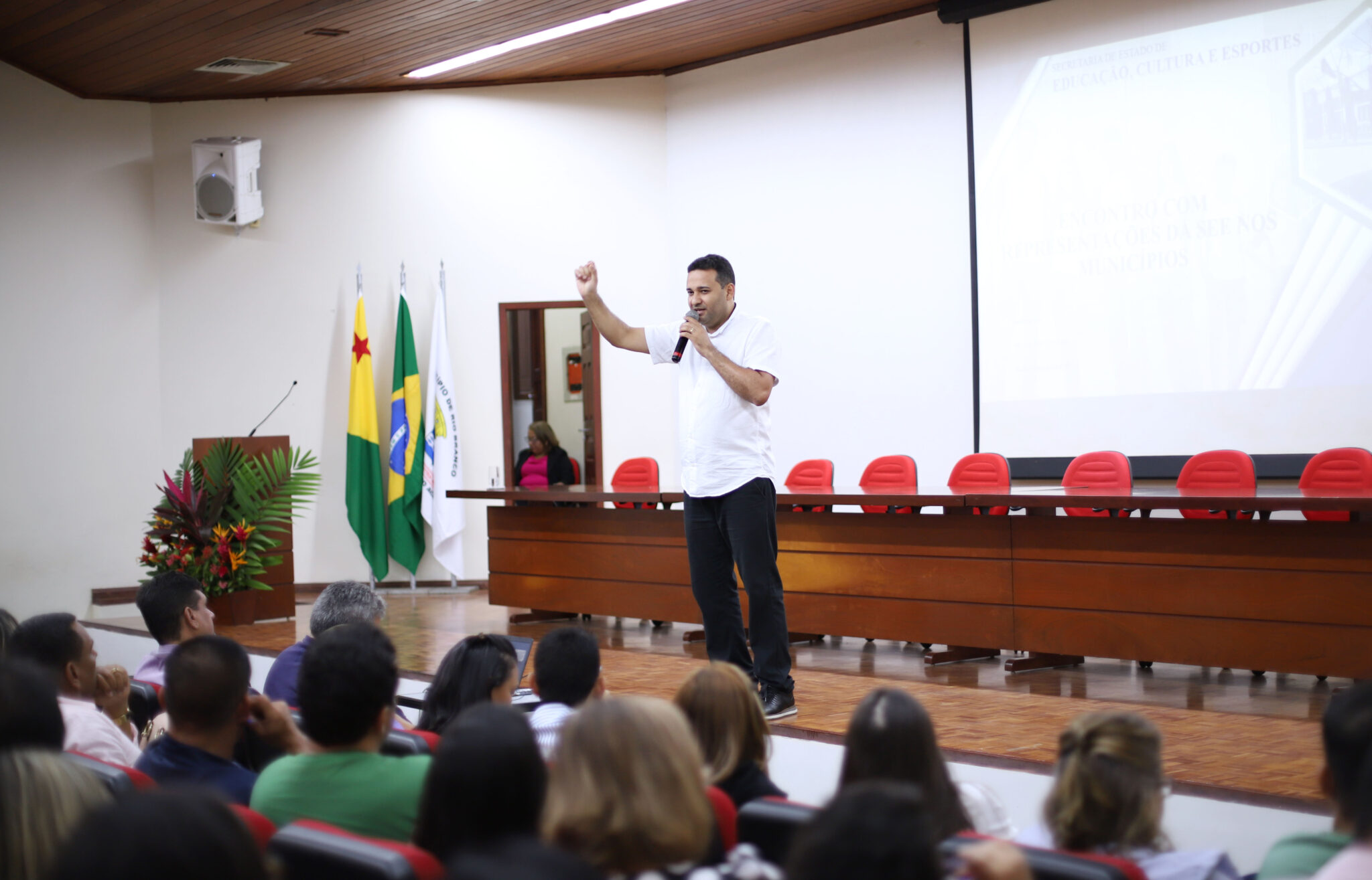 Educação do Estado realiza encontro com representantes dos 22 municípios