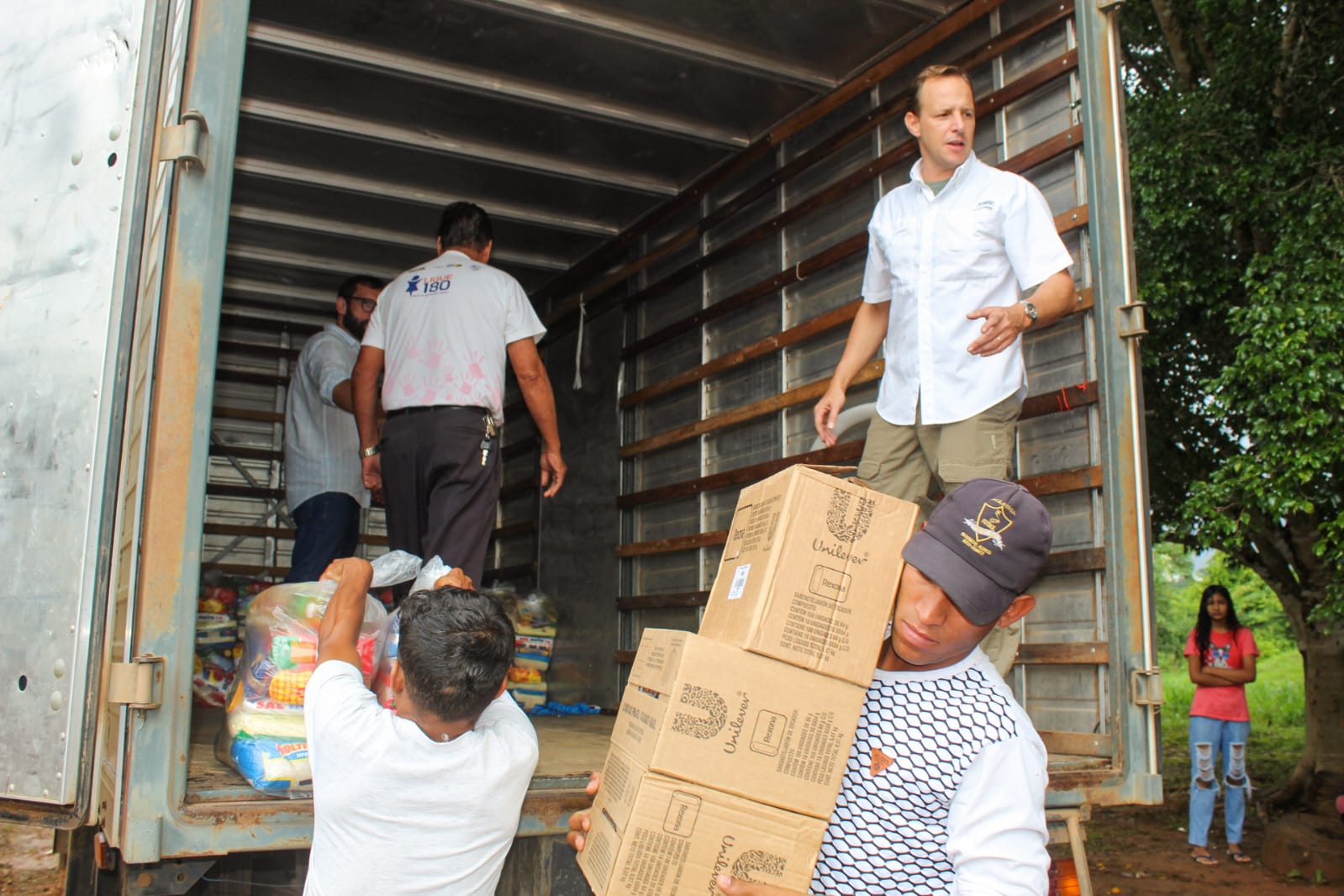 Estado leva ajuda humanitária a migrantes na fronteira e delibera novas ações de acolhimento
