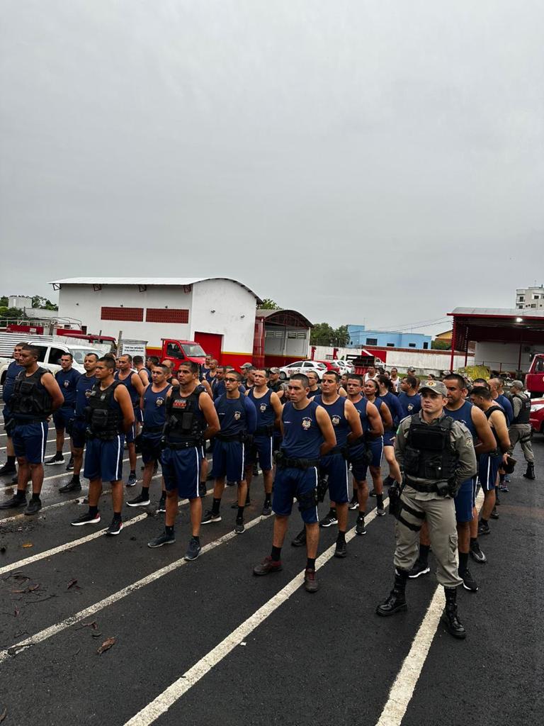 Polícia Militar mobiliza efetivo para auxiliar famílias atingidas pela enxurrada