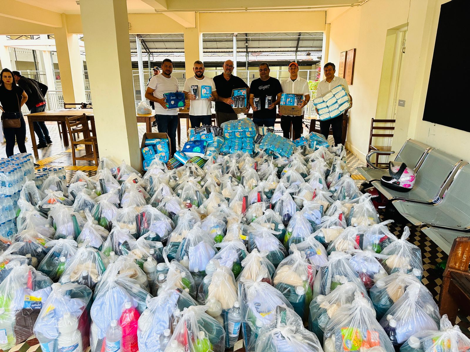 Campanha Juntos pelo Acre recebe tonelada de kits de limpeza e fraldas descartáveis