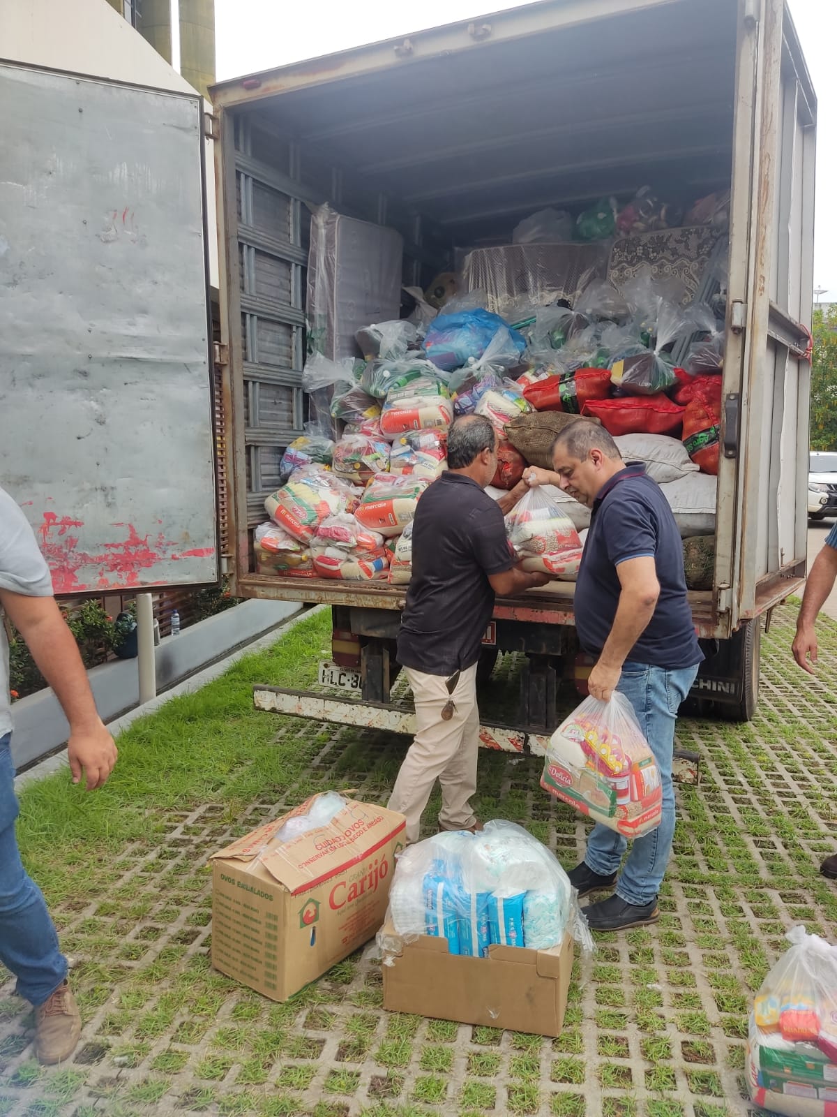 Campanha Juntos pelo Acre recebe alimentos para desabrigados no município de Assis Brasil